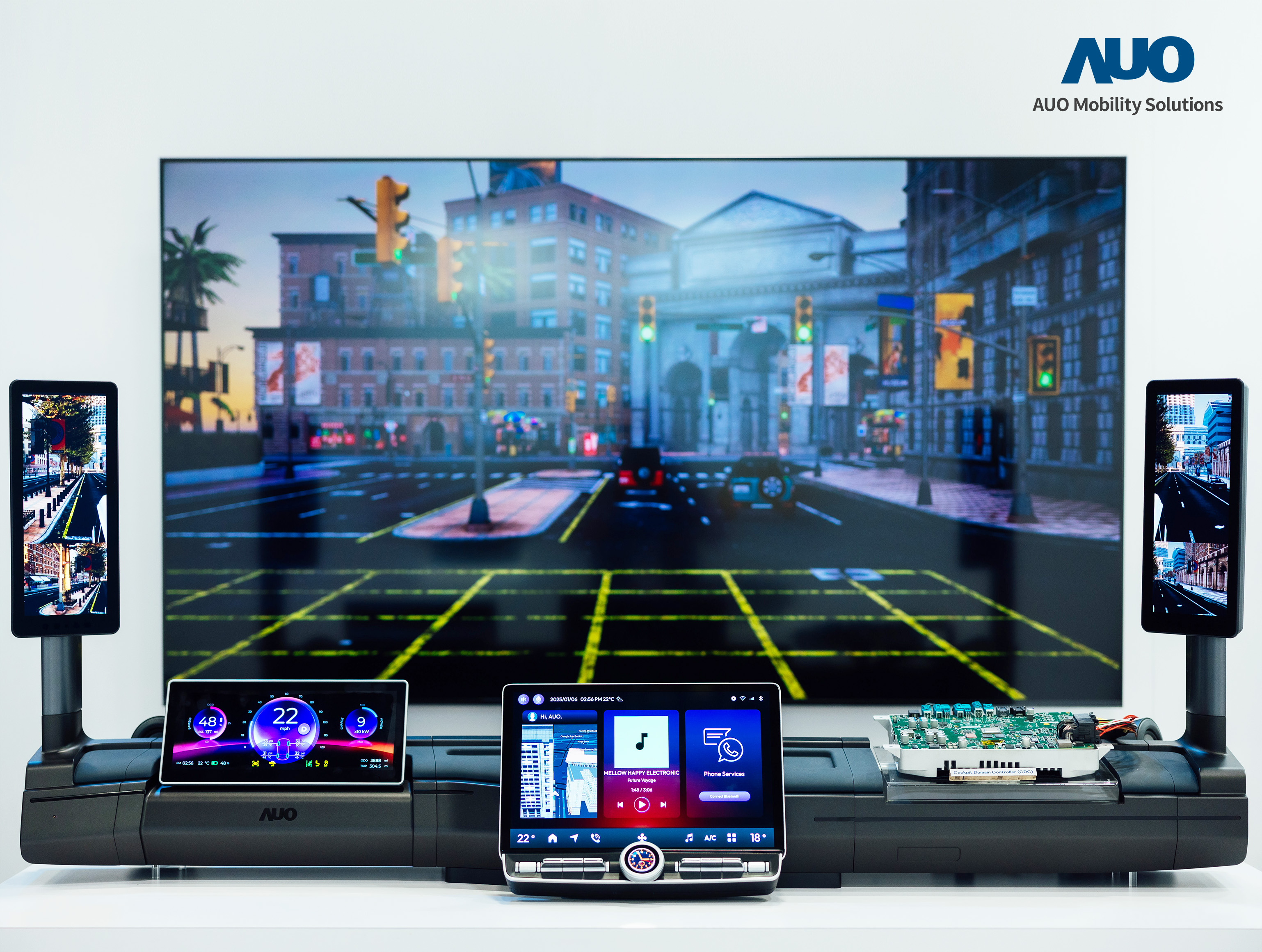 友達智慧移動推出智慧座艙域控平台，支援CDC、分區架構並整合AI運算模組，提供智慧體感與座艙互動功能，驅動個人化座艙功能全面升級。