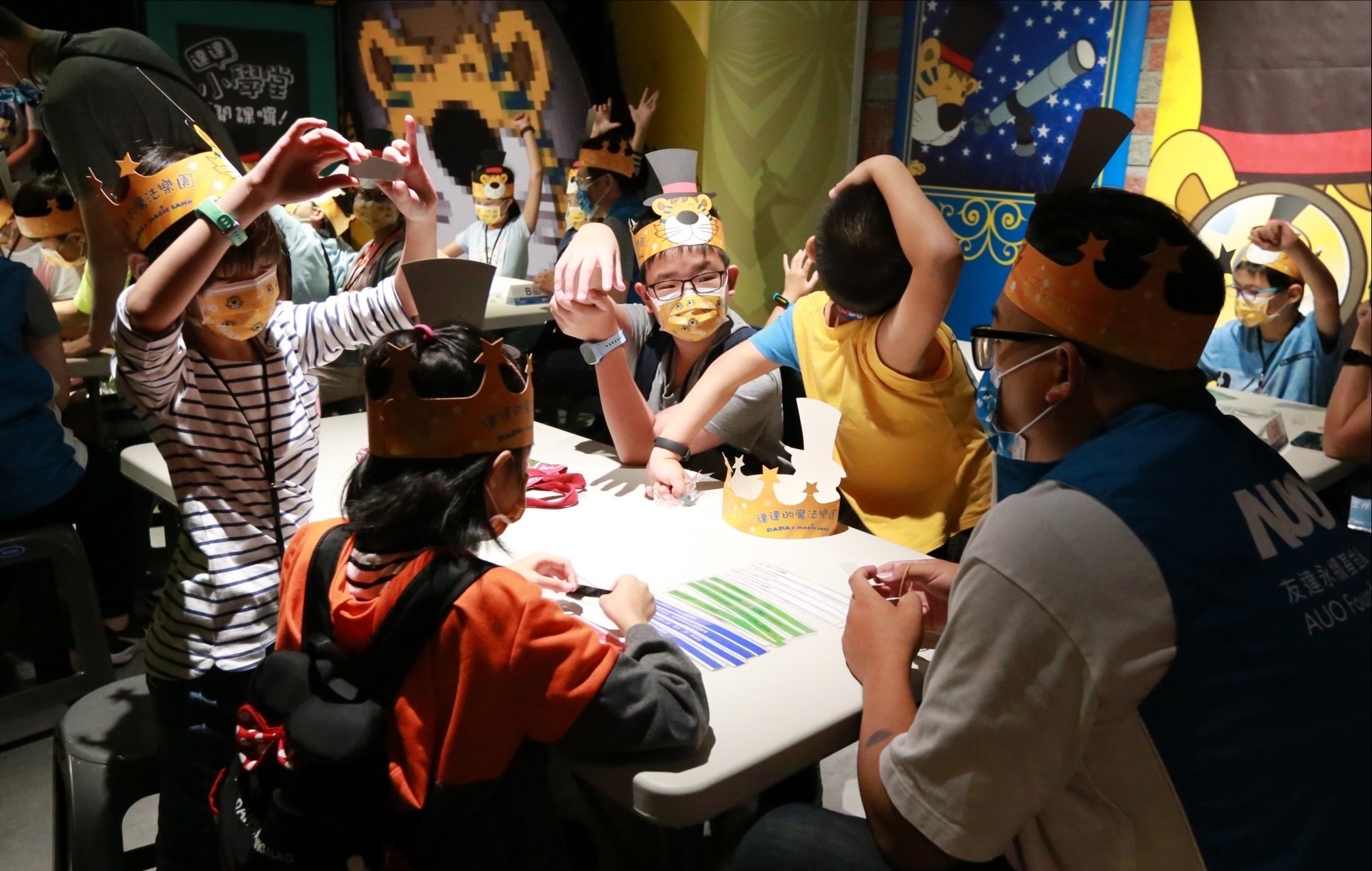 bb贝博Ballbet以永续理念推动全人教育计划，内外结盟储备科普教育人才，荣获亚太永续行动奖社会共融面的金奖肯定