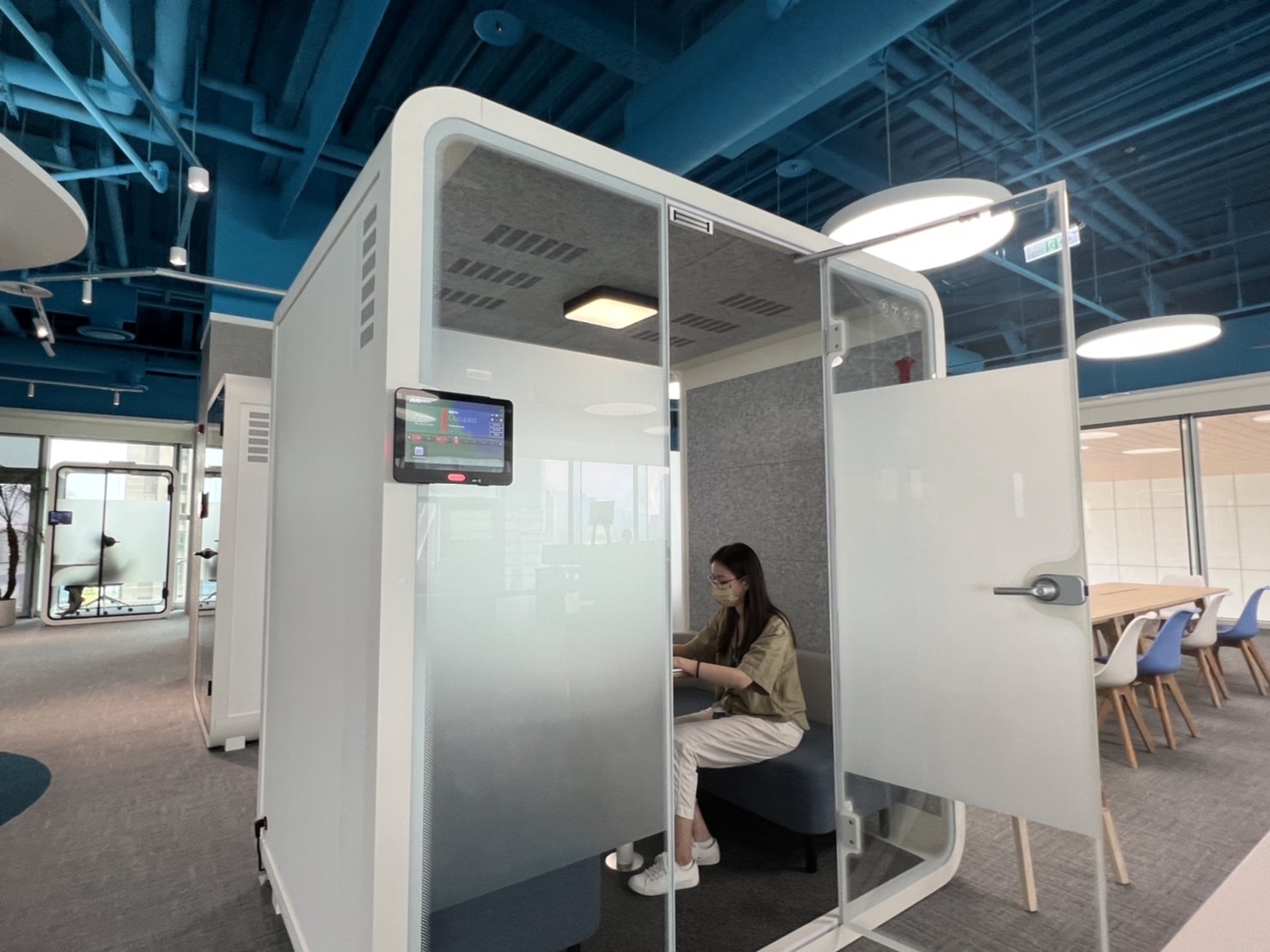 友達高雄據點的智慧行動辦公艙，展現友達在面板以外的研發應用軟實力