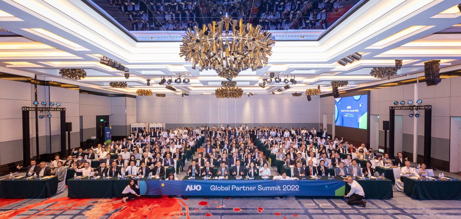 友達推動「安心、創新、用心、同心、盡心」五星職旅，為菲籍員工打造全方位照護，首度贏得「人權實踐與發展領袖獎」殊榮