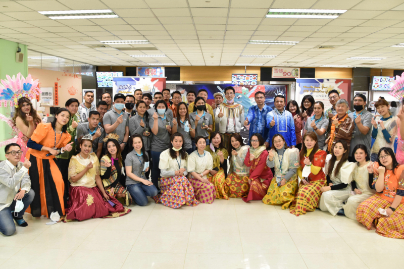 友達推動「安心、創新、用心、同心、盡心」五星職旅，為菲籍員工打造全方位照護，首度贏得「人權實踐與發展領袖獎」殊榮