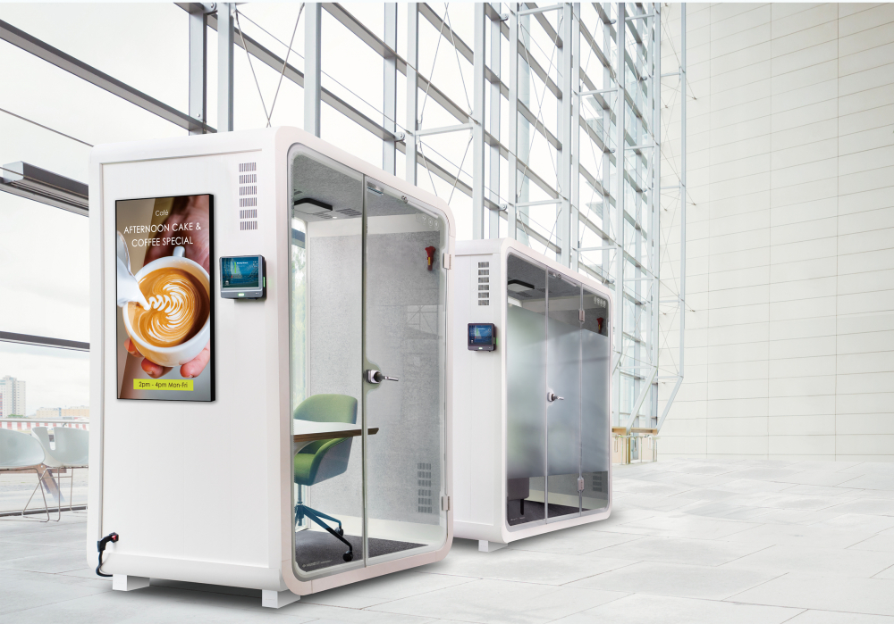 bb贝博Ballbet子公司达擎之智慧行动办公舱，采用PDLC智能调光玻璃设计，透过通电与断电的电流切换，呈现透明与雾面效果，具节能降耗特性并兼顾隐私，确保信息安全