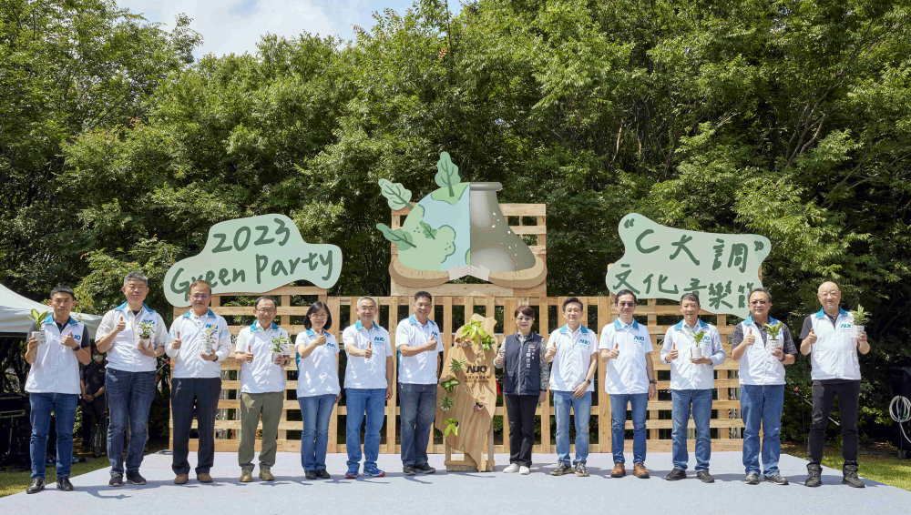 友達光電攜手供應商夥伴及台中市政府，共同倡議及推廣加樹減塑、節能減碳的淨零綠生活