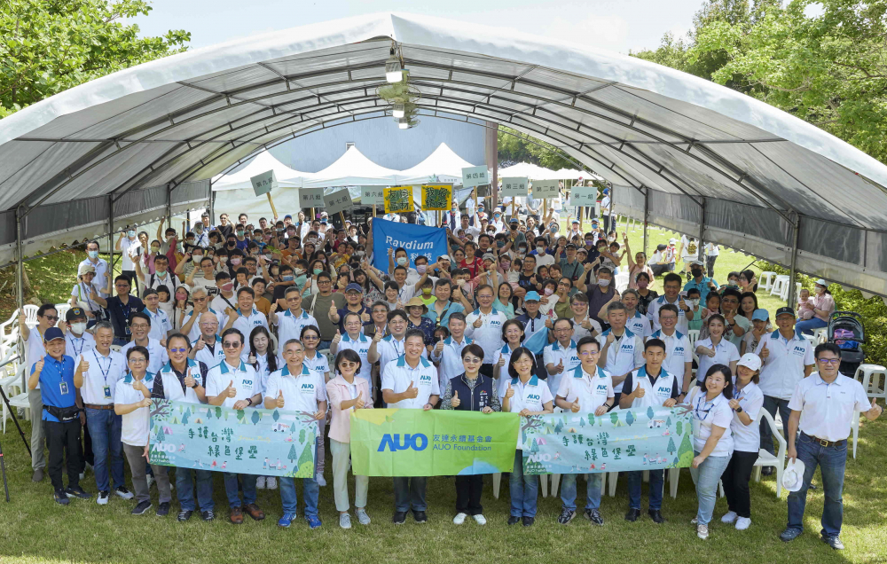 友達永續基金會號召企業志工、在地鄰里、產官學和供應商夥伴齊聚一堂，攜手植樹護樹，以行動實踐對環境友善的承諾