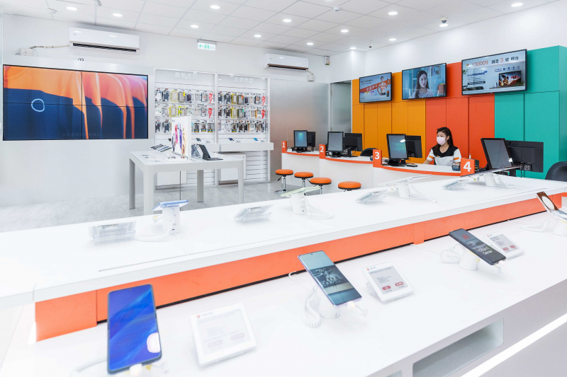 創利空間智慧零售軟硬整合方案，協助台灣大哥大門市完成數位內容行銷系統的佈建，打造全新世代的數位服務據點