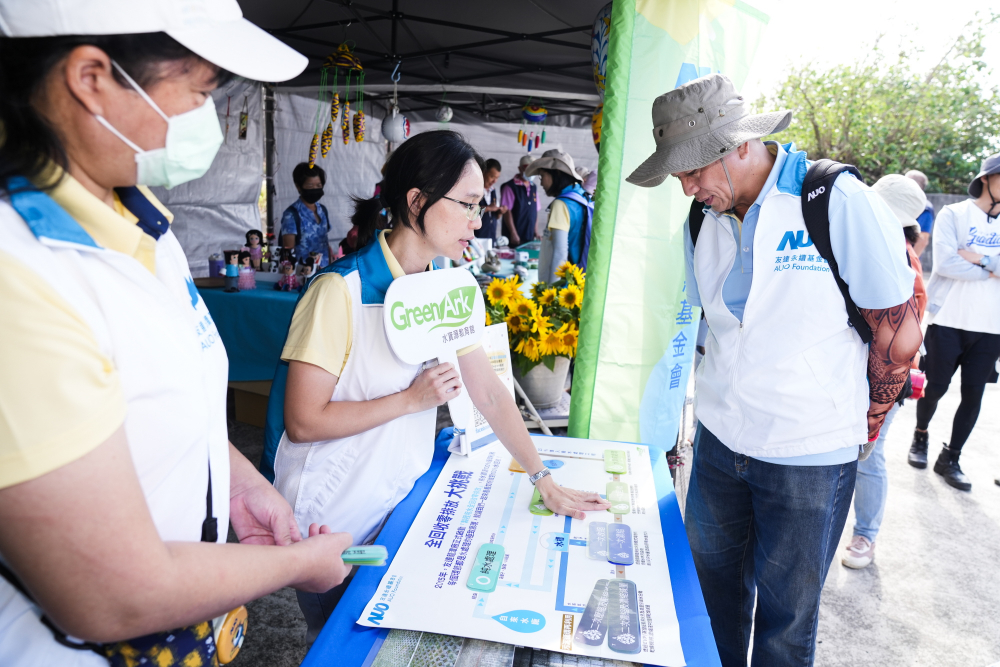 2023年友達永續基金會Ocean Party活動攜手社會企業及地方創生團體，策展食衣行等循環再生環教市集，及電動巴士接駁等低碳活動設計，打造減塑低碳的永續淨灘活動