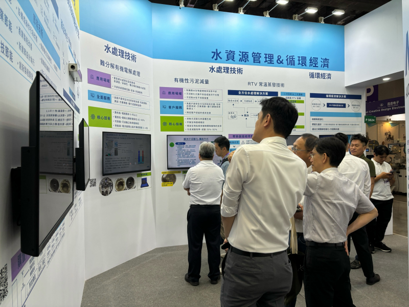 友達以深厚的智慧製造經驗發展永續戰略，積極延伸價值鏈，轉化成可供外界使用的綠色智慧服務，進軍SEMICON Taiwan 2024，提供半導體產業鏈打造AI世代的永續即戰力。