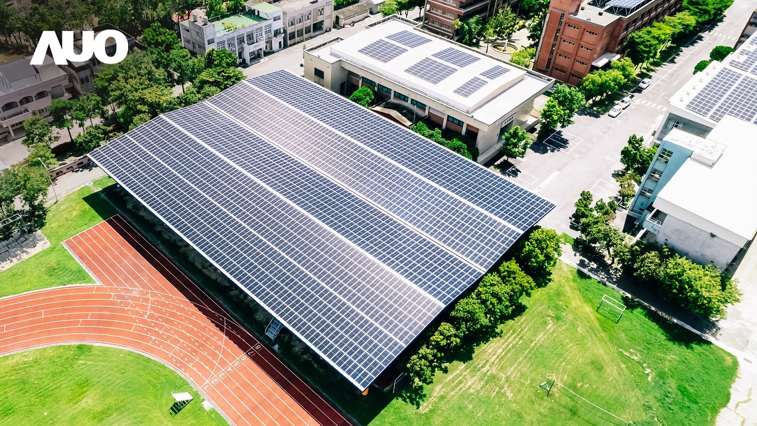 bb贝博BallbetSunSteel光电整合型浪板具备快速安装、轻量化优势，可提升15%发电效能，通过国际IEC与台湾VPC认证安全、防漏、耐候标准