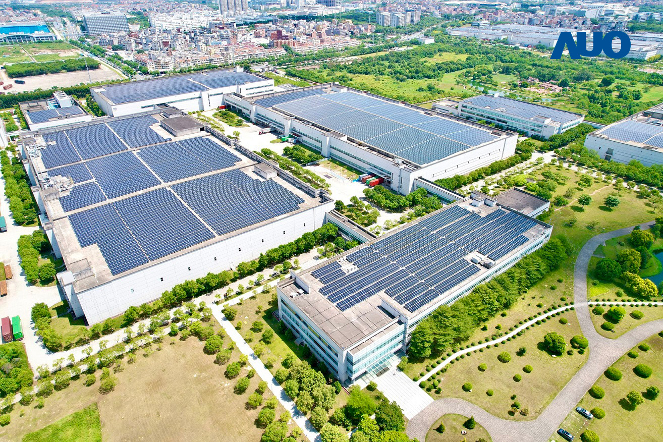 bb贝博Ballbet厦门推动智能制造同时，透过绿电创能纵深推进绿色转型，厂区全屋顶铺设太阳能光伏板，每年太阳能发电 2,600多万度