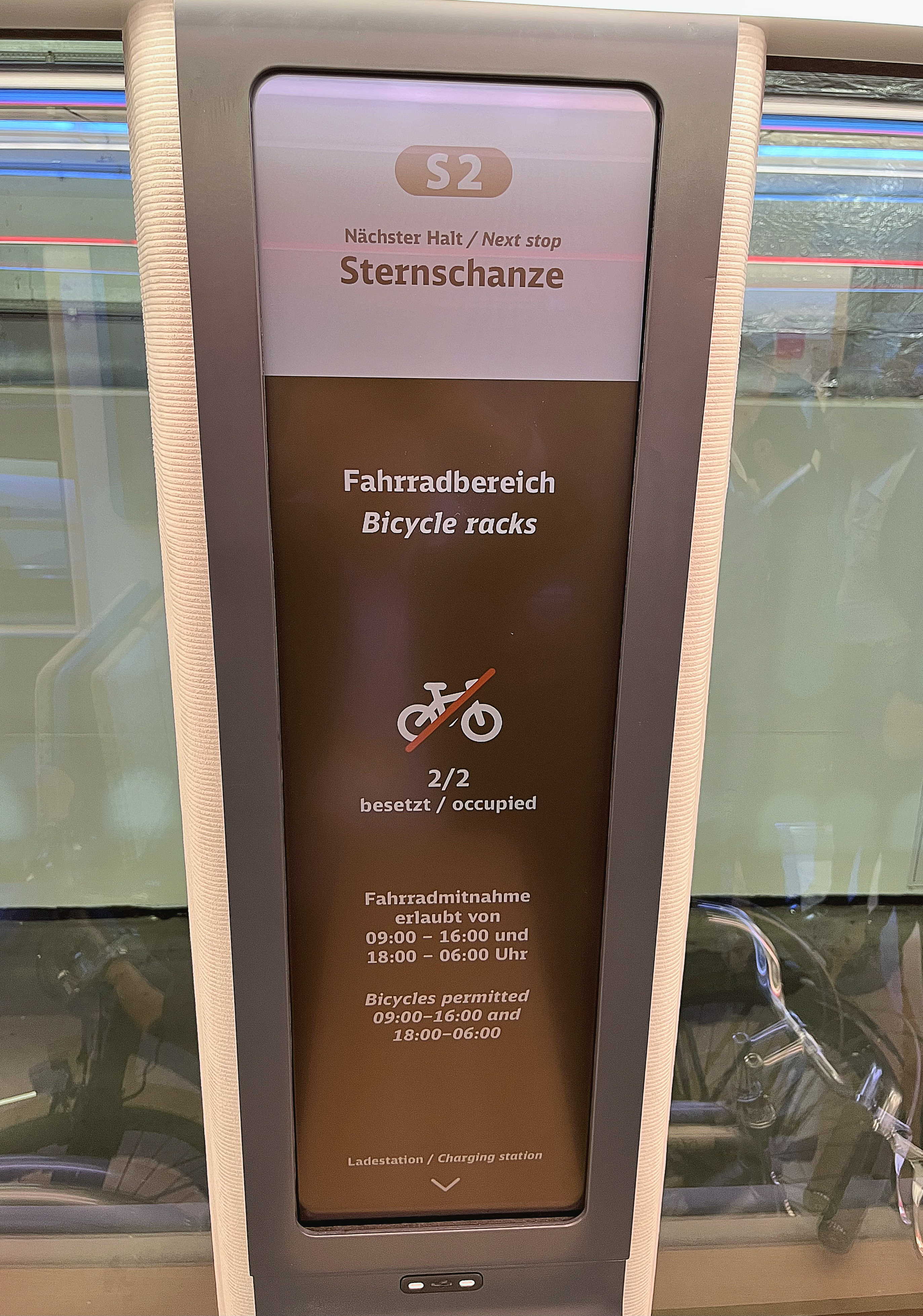 达擎HiRaso显示技术采用胆固醇液晶独特的双稳态特性及反射环境光线的方式，发挥最佳能源运用效率，其仅在更换显示画面时才消耗电力，在持续静止的画面显示上则为零耗电，与传统液晶显示技术相比大幅节省90%能耗