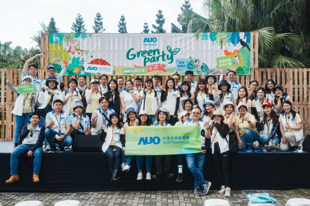 友達積極推動低碳轉型、節能減碳與減塑行動，落實環境承諾與社會責任，榮獲「台灣百大永續典範企業獎」