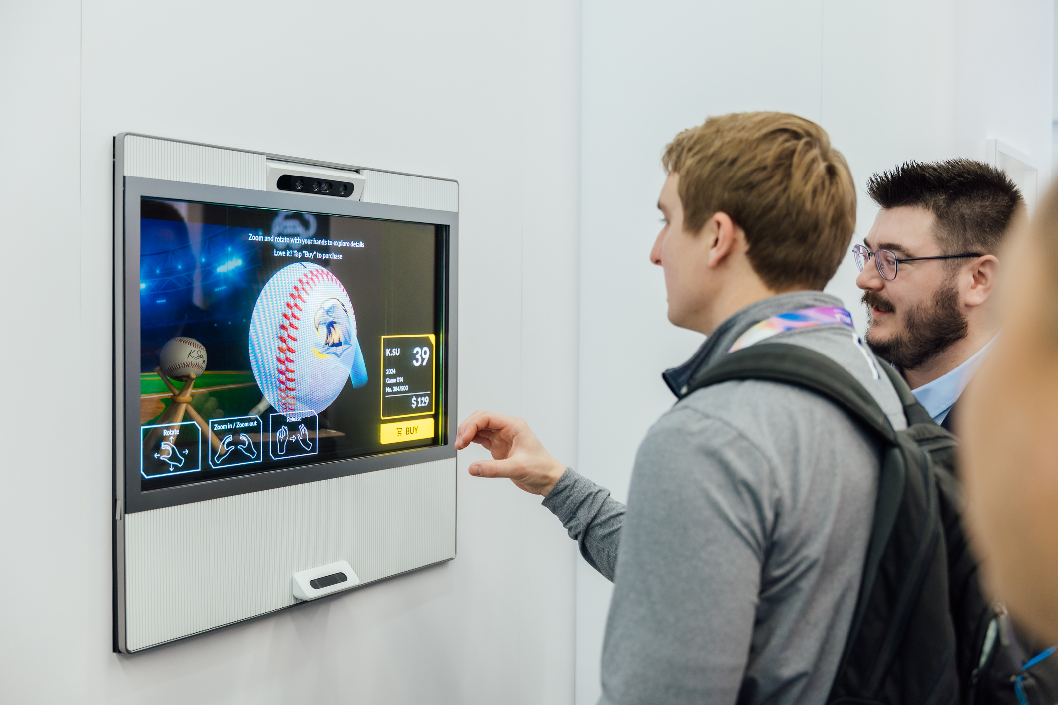 友達智慧移動透過專屬展間，與客戶深度聚焦，密切探討產品協作共創的機會與落地的可能性，激發人車互動的創新再進化，並結合輸出國際的Micro LED前瞻技術跨界應用，揭開更多元精彩的應用情境。