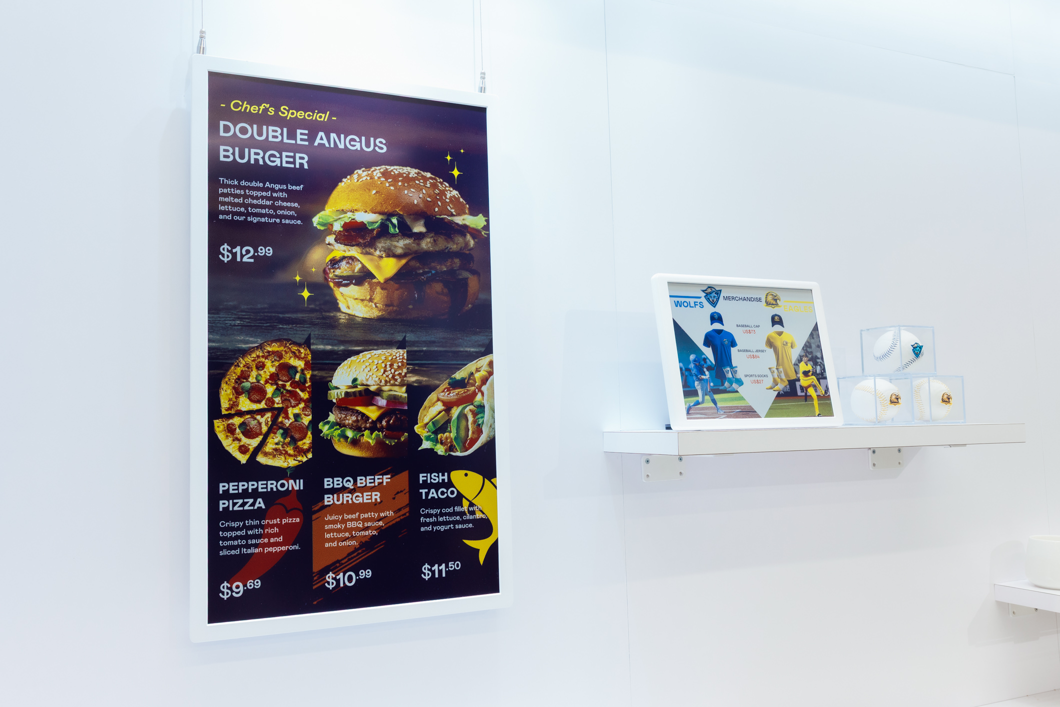 達擎開發的低功耗、全彩的aecoPost電子紙解決方案，僅在更新畫面時需要微量的電力驅動，無需佈建電線的便捷設計，使其可靈活應用、彈性選擇置放處；可搭配aecoTag電子貨架標籤解決方案，驅動商店內所有數位看板和電子貨架標籤，以遠端控制實現動態變價，提升門市人員作業效率，並以無紙化落實永續經營目標。