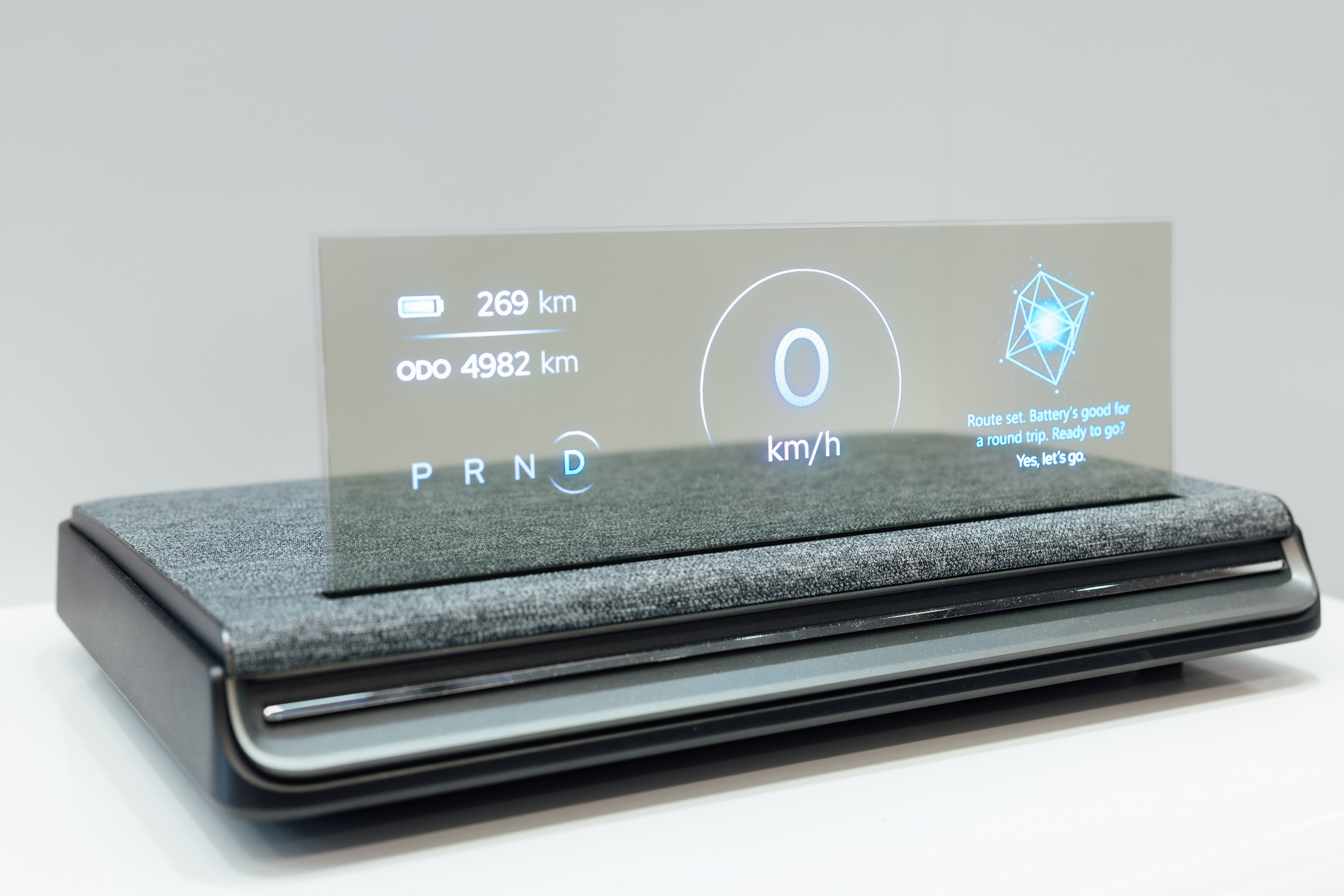 全球首款Aero Module透明Micro LED顯示器模組外觀輕盈通透，可與數位內容完美融合，提供動態顯示、先進控制、個人化沉浸感受。