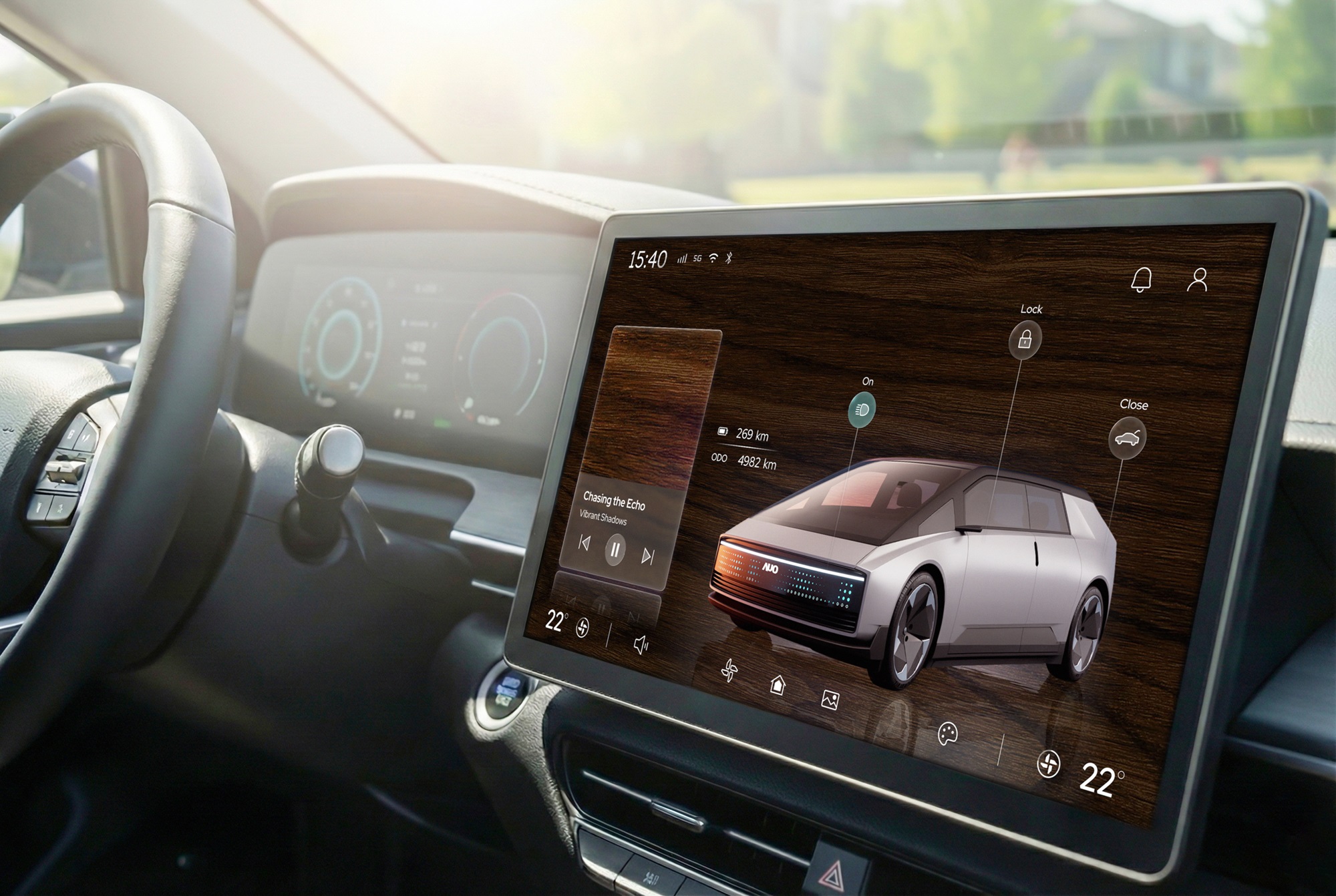 bb贝博Ballbet光电五度蝉连科睿唯安全球百大创新机构，在显示科技、智能出行与垂直场域相关领域布局研发与专利先机。图为bb贝博Ballbet在智能出行领域，将先进显示技术应用于座舱的驾驶与中控区域